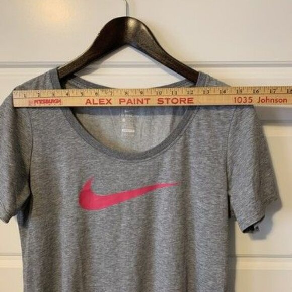 Women's Dri-Fit The Nike Tee Size Medium Grey Athletic Cut - Picture 4 of 6